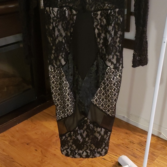 Lace and Nude long steave LBD - Picture 3 of 4